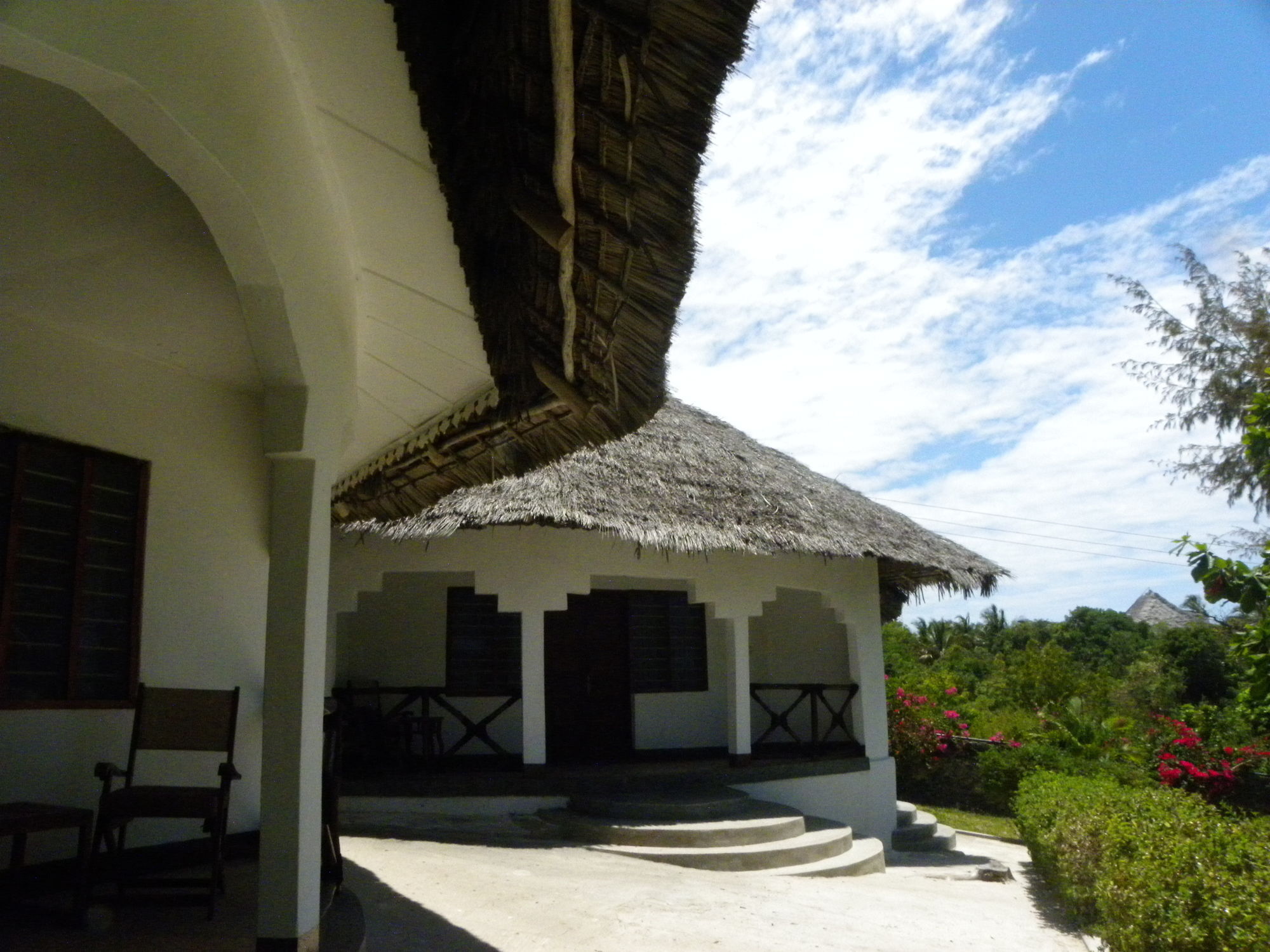 African Sun Sand Sea Beach Resort & Spa Bwejuu Exterior photo